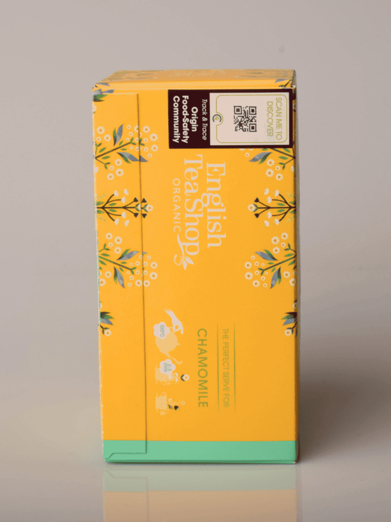 English Tea Shop økologisk kamillete i gul og grøn æske med små hvide blomstermotiver